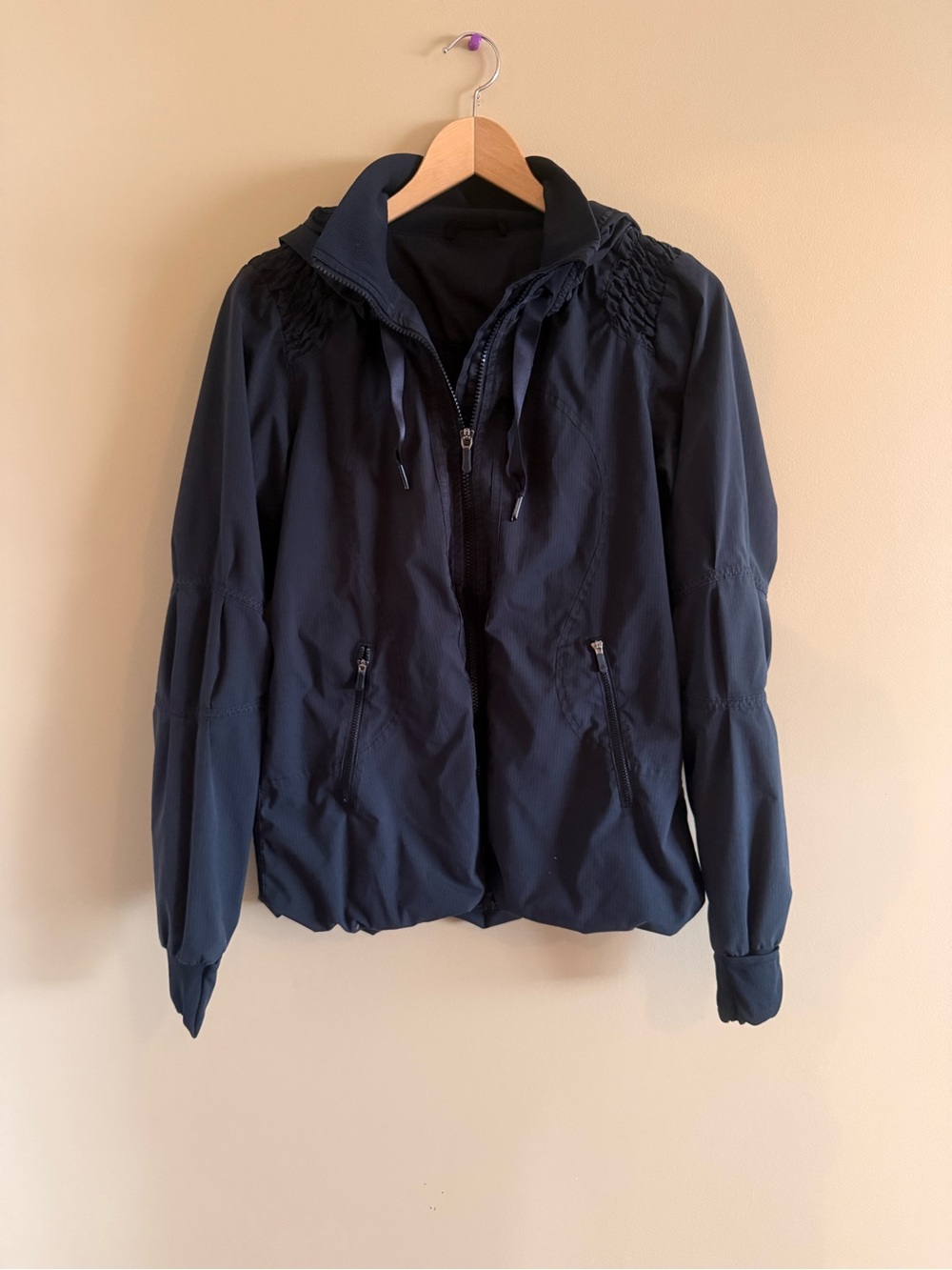 lululemon athletica Women’s ' Navy Hooded Windbreaker Jacket - Picture 3 of 4